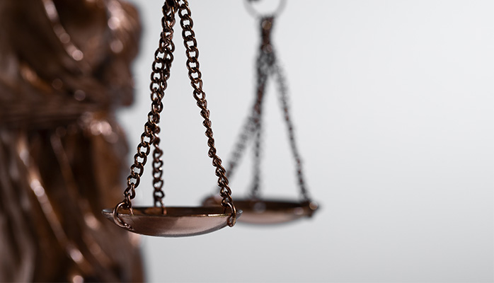 Le 13 avril 2023, la Cour de cassation a eu l’occasion de se prononcer sur l’emploi des formules « Dire et Juger » et « Constater » dont il est souvent fait usage dans le dispositif des conclusions. 
